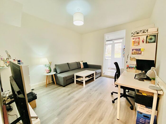 Studio To Rent In East Barnet Road, East Barnet, EN4
