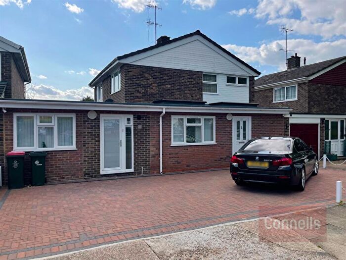 4 Bedroom House To Rent In Ringwood Close, Crawley, RH10