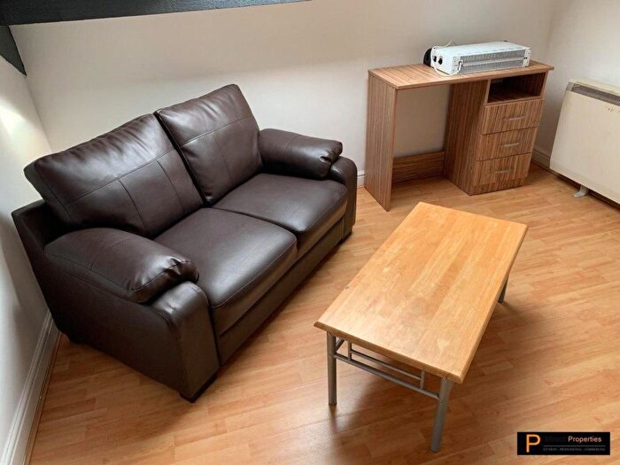 1 Bedroom Flat To Rent In Woodsley Road, Hyde Park, Leeds, LS2