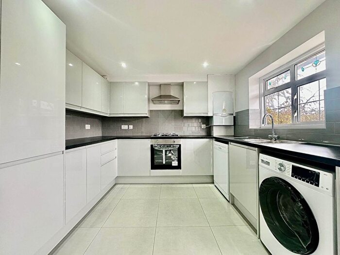 4 Bedroom Terraced House To Rent In Tewkesbury Terrace, Bounds Green, London, N11