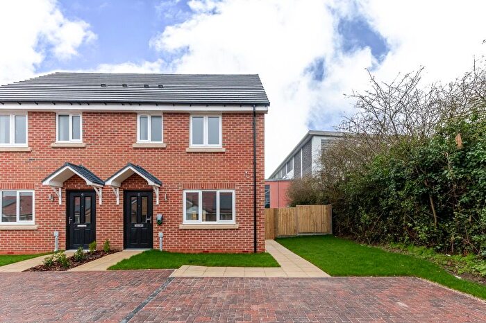 3 Bedroom Semi-detached House For Sale In Queen Elizabeth Close, Louth, LN11