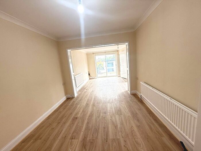 4 Bedroom Semi-Detached House To Rent In Craneswater, Hayes, UB3