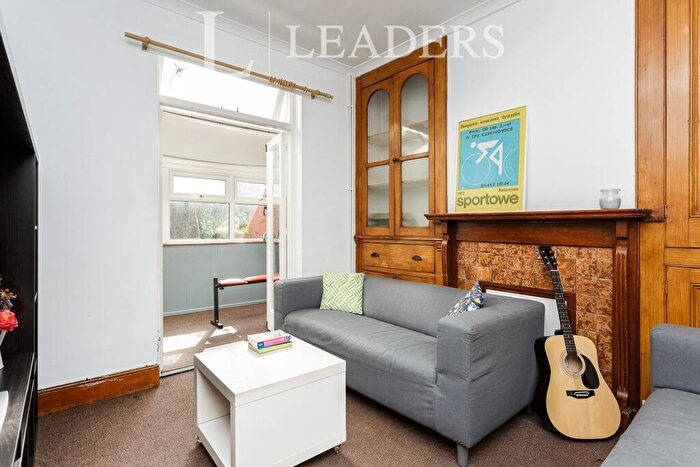 4 Bedroom Terraced House To Rent In Bath Road, PO4