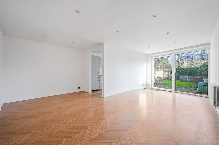 3 Bedroom Property To Rent In Arterberry Road, London, SW20