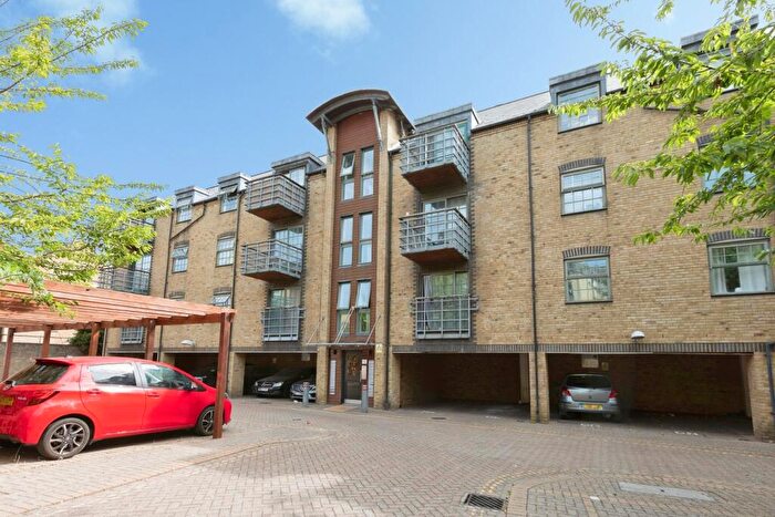 2 Bedroom Flat For Sale In Abbey Road, Barking, Essex, IG11
