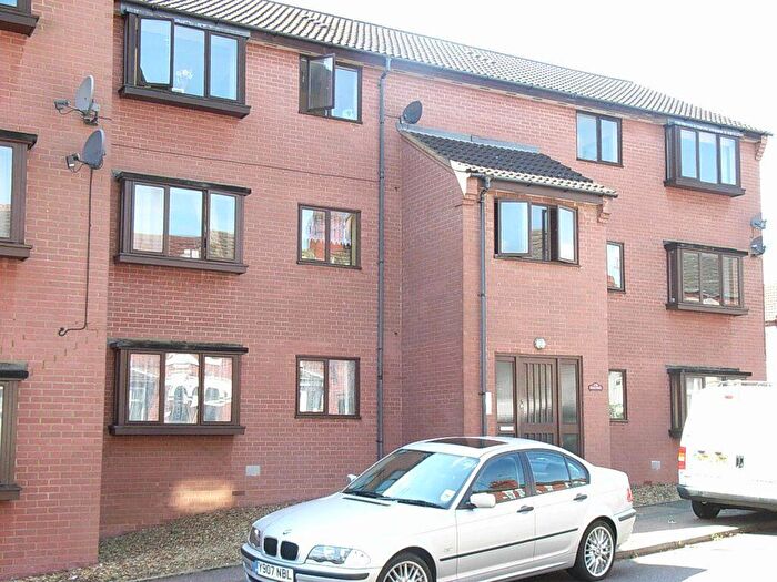 2 Bedroom Flat To Rent In Manor Court, Wellingborough, NN8