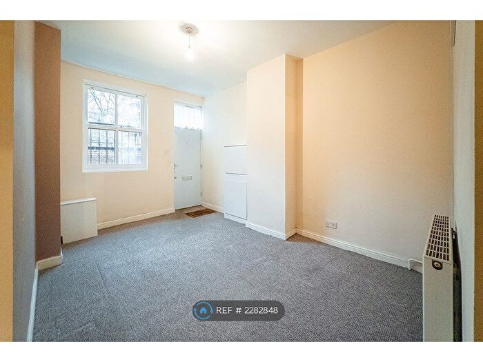 1 Bedroom Flat To Rent In Stamford Arcade, Ashton-Under-Lyne, OL6