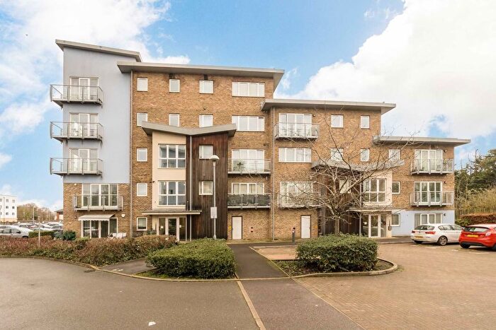 2 Bedroom Flat To Rent In Sundeala Close, Sunbury-On-Thames, TW16