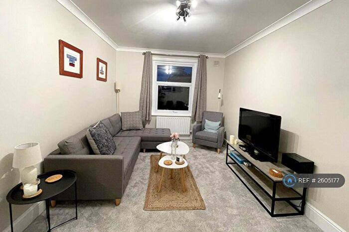 2 Bedroom Flat To Rent In Poole Hill, Bournemouth, BH2