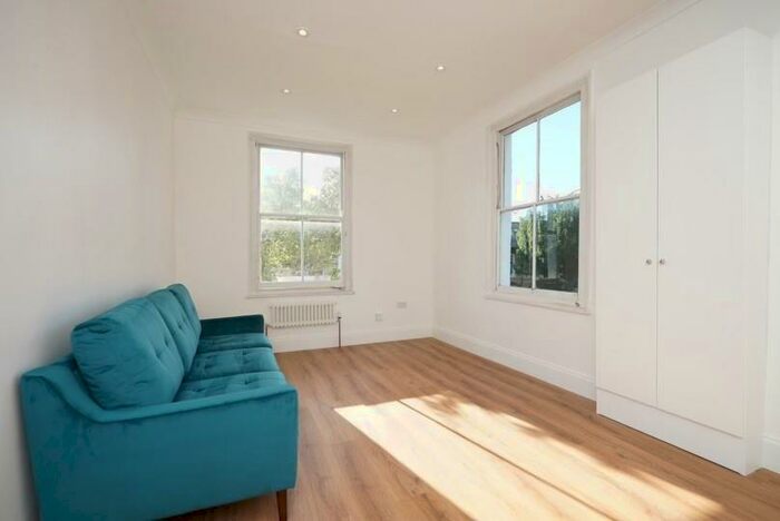 1 Bedroom Flat To Rent In Maxted Road, Peckham Rye, London, SE15