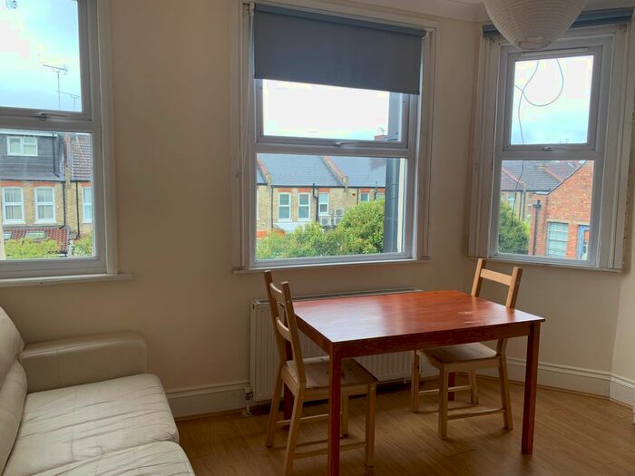 1 Bedroom Flat To Rent In Ballards Lane, London, N12
