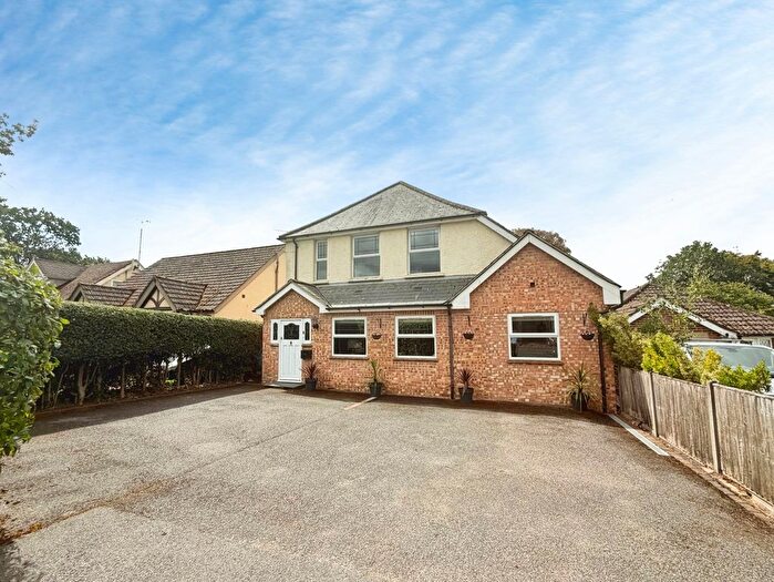 4 Bedroom Detached House For Sale In Coleford Bridge Road, Mytchett, Surrey, GU16