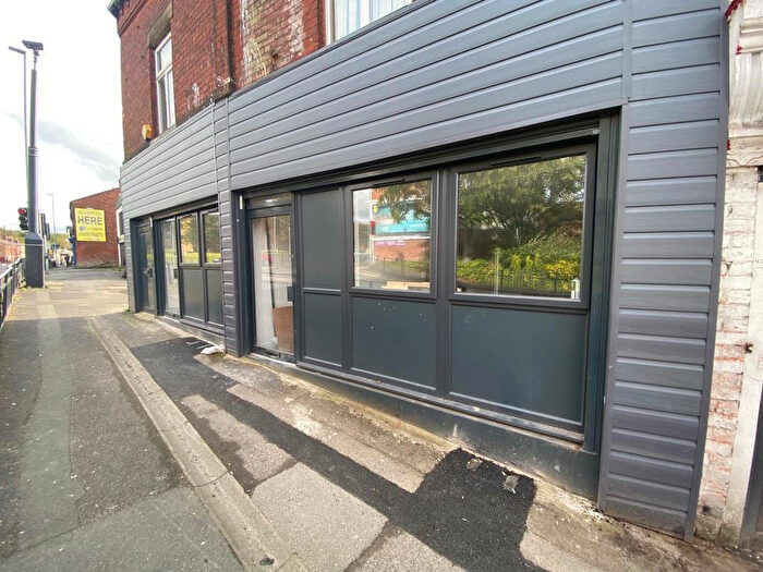 Flat To Rent In Park Road, Oldham, Lancashire, OL8