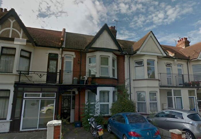 2 Bedroom Flat To Rent In Shaftesbury Avenue, Southend-On-Sea, SS1