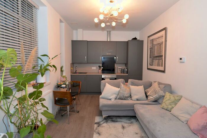 1 Bedroom Flat To Rent In Millbrook Road East, Southampton, SO15