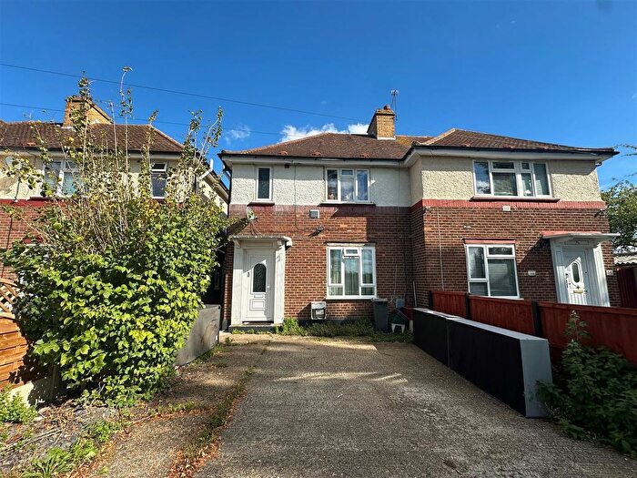 3 Bedroom Semi-Detached House For Sale In Ruskin Avenue, Feltham, TW14