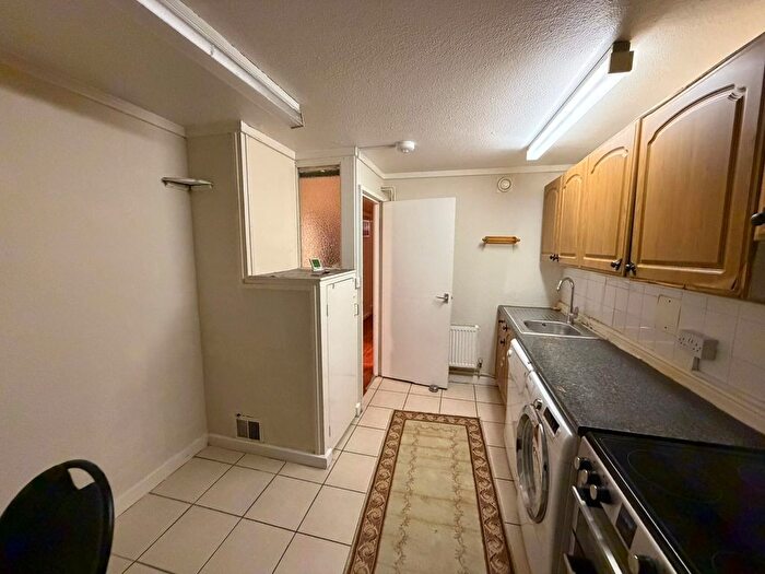 1 Bedroom Flat To Rent In Scott House, Woolmer Road, Enfield, N18