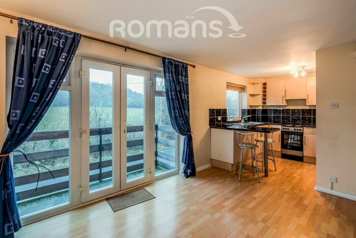 2 Bedroom Flat To Rent In Warwick Court, HP12