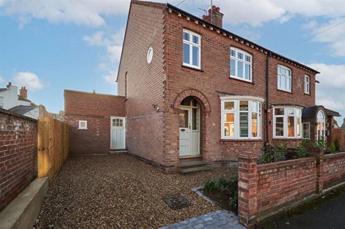 3 Bedroom Semi Detached House For Sale In Pytchley Road, Rushden, NN10