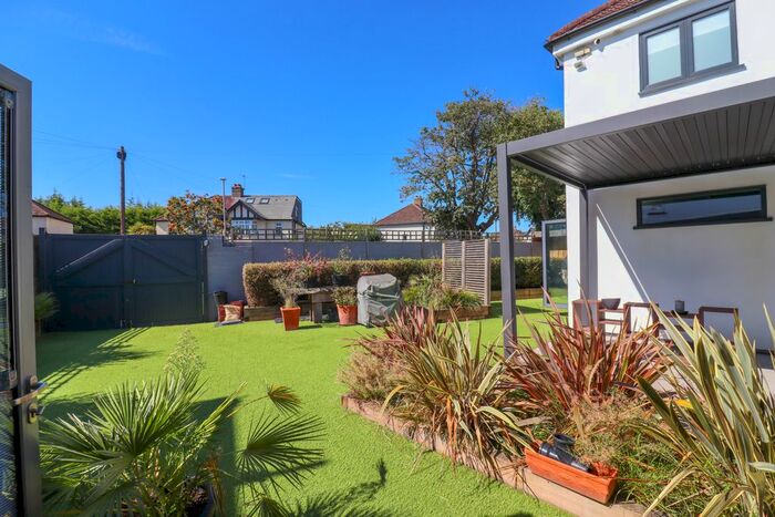 4 Bedroom Semi-Detached House To Rent In Princes Avenue, Surbiton, KT6