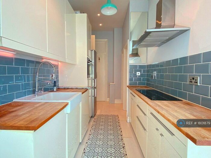 1 Bedroom Flat To Rent In St. Augustines Avenue, South Croydon, CR2