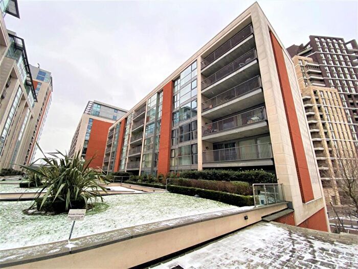 2 Bedroom Flat To Rent In Western Gateway, Baltic Apartments, E16