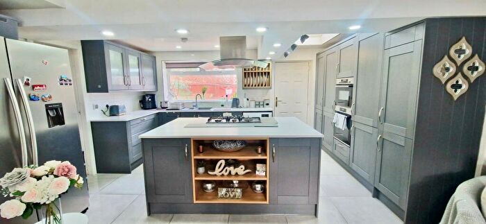 4 Bedroom House To Rent In Clayton Road, Bradford, BD7