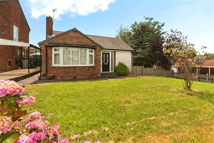 2 Bedroom Bungalow For Sale In Chiltern Avenue, Macclesfield, Cheshire, SK11