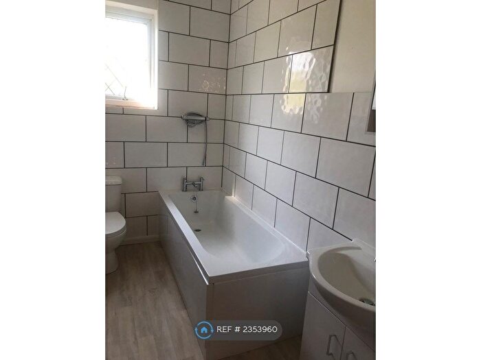 2 Bedroom End Of Terrace House To Rent In George Street, Wakefield, WF4