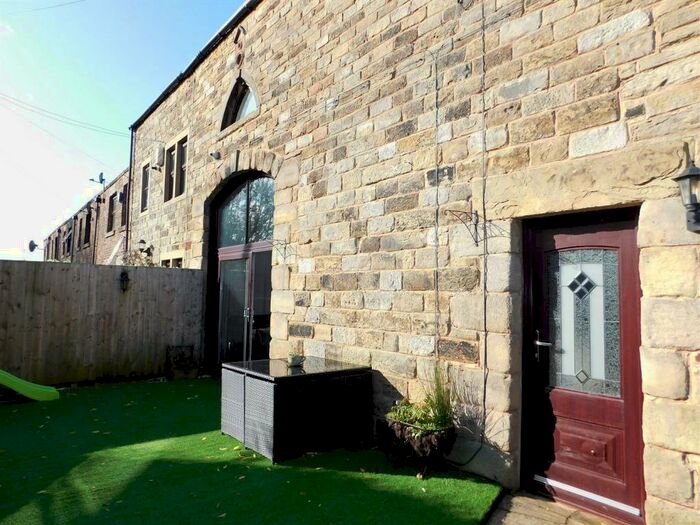 4 Bedroom houses for sale in Lees New Road, Greater Manchester