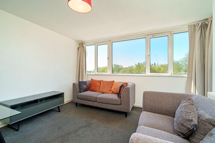 3 Bedroom Flat To Rent In Royal Street, London, SE1