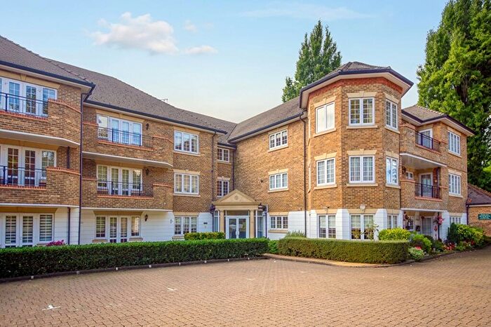 2 Bedroom Flat For Sale In Holders Hill Road, Paragon Court, NW4