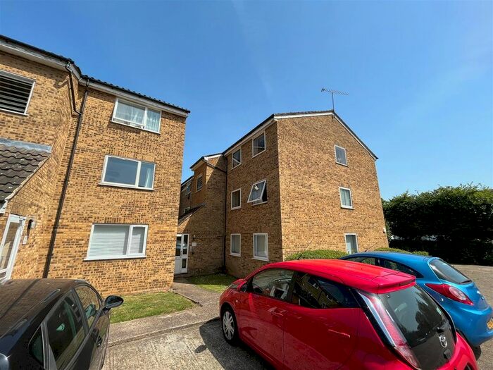 1 Bedroom Flat To Rent In Swans Hope, Loughton, IG10