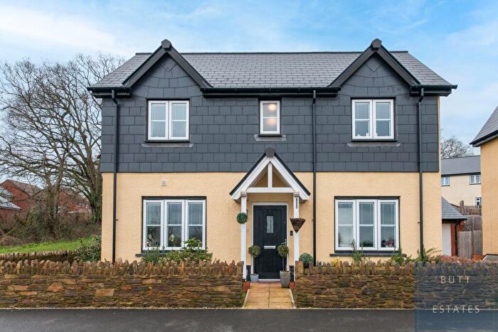 4 Bedroom Detached House For Sale In Coaker Road, Exeter, EX1