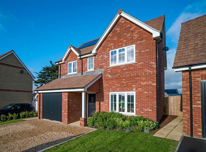 4 Bedroom Detached House For Sale In Godshill Village, PO38