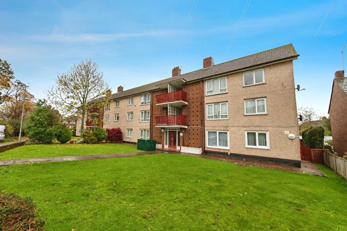 2 Bedroom Flat For Sale In Brook Close, Exeter, EX1