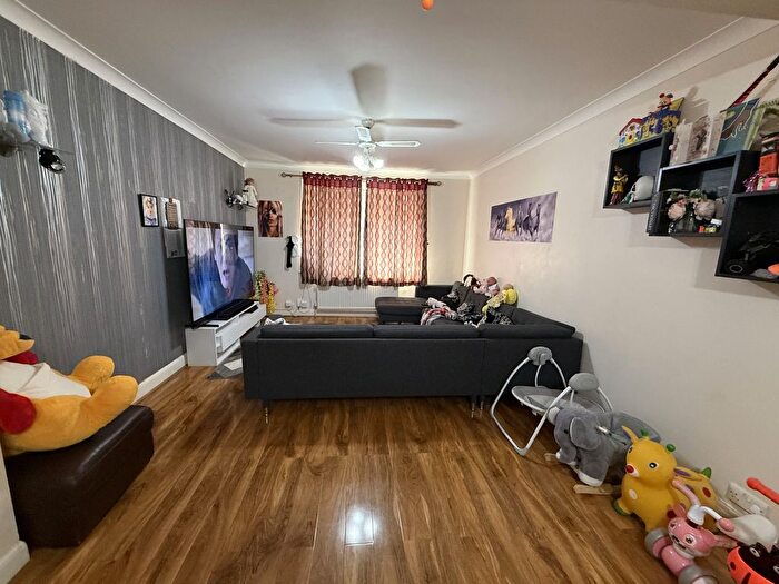 4 Bedroom Semi Detached House To Rent In Chatsworth Crescent, Hounslow, TW3