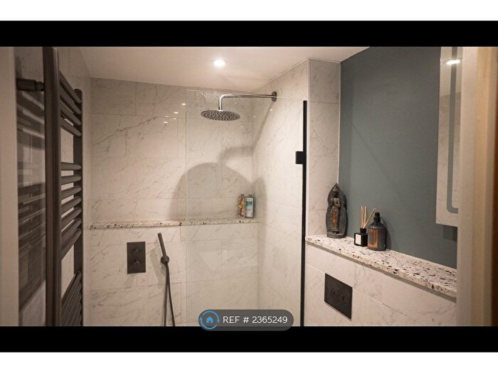 2 Bedroom Flat To Rent In Clapham, London, SW4