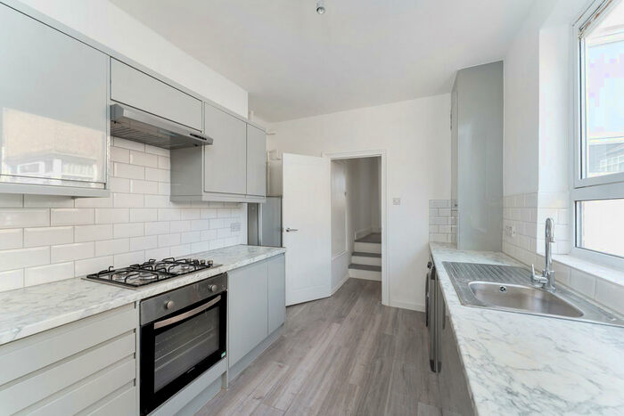 1 Bedroom Apartment To Rent In Hollybush Hill, London, E11