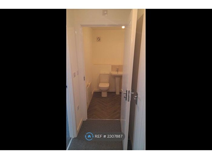 2 Bedroom Flat To Rent In Hall Farm Avenue, Coventry, CV6