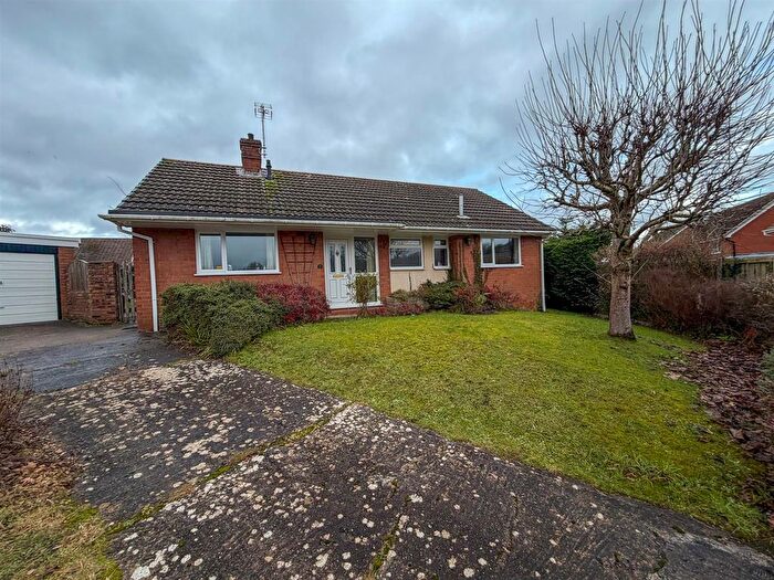 3 Bedroom Detached Bungalow For Sale In Petit Close, Cefn-Y-Bedd, Wrexham, LL12