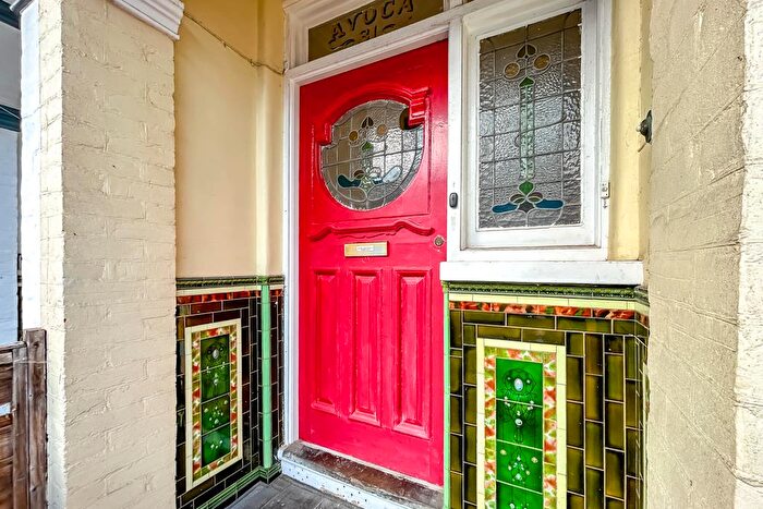 2 Bedroom Flat For Sale In Ramuz Drive, Westcliff-on-Sea, SS0