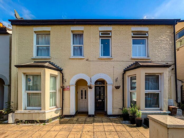 1 Bedroom Flat To Rent In Hartfield Road, London, SW19