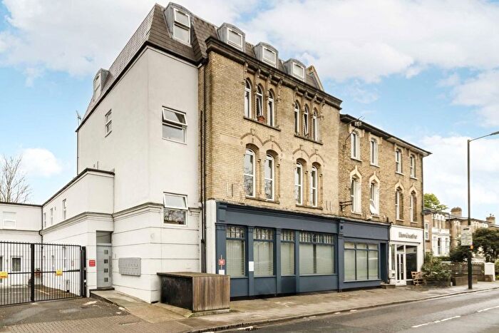 1 Bedroom Flat To Rent In Uxbridge Road, Hampton Hill, TW12