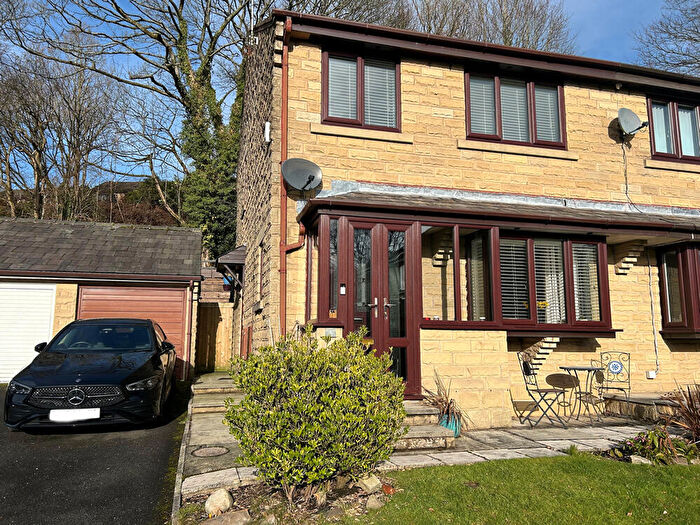 3 Bedroom Semi-Detached House For Sale In Highbank Crescent Grasscroft, OL4