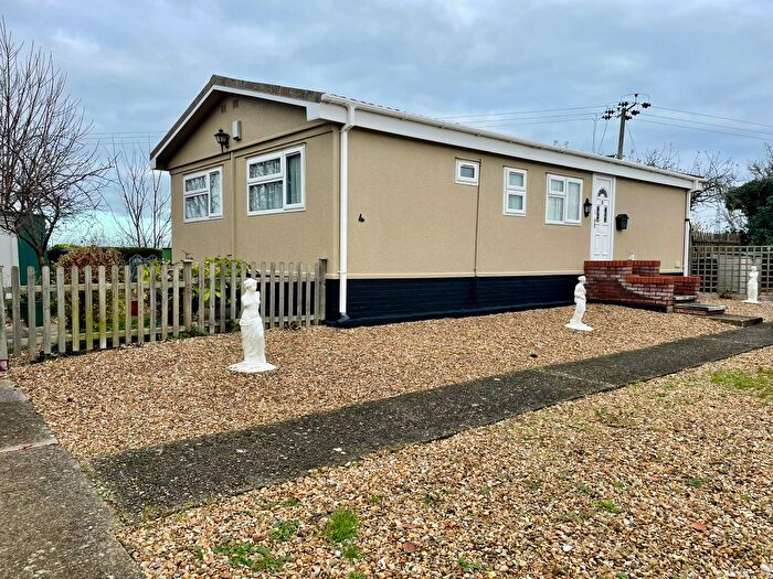 1 Bedroom Mobile/park Home For Sale In Stratton Park, Biggleswade, SG18