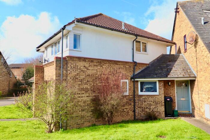 2 Bedroom Maisonette To Rent In Vermont Close, Basildon, SS13