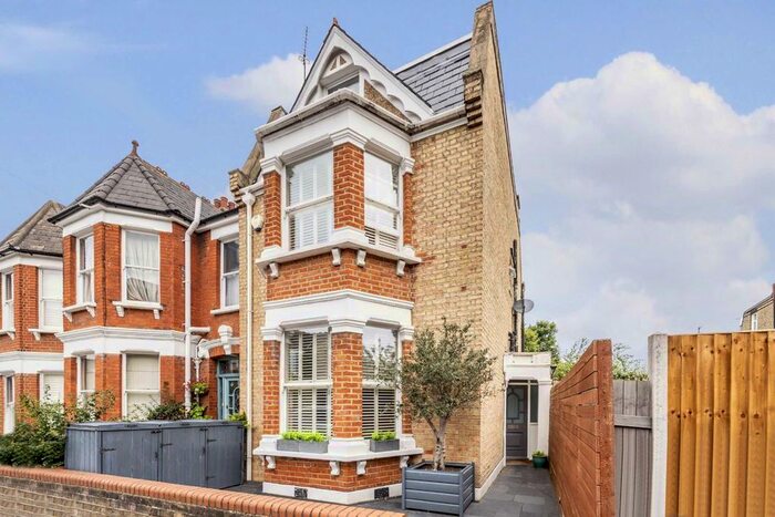 4 Bedroom Property To Rent In Barnard Hill, London, N10