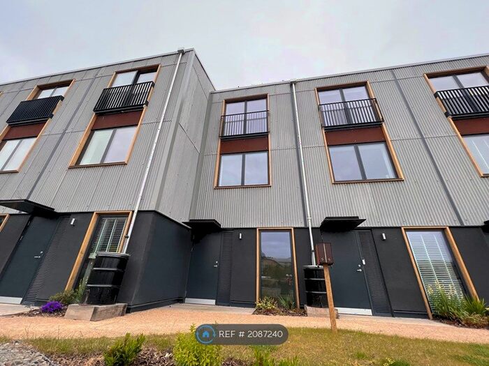 3 Bedroom Terraced House To Rent In Landing Place, Leeds, LS10