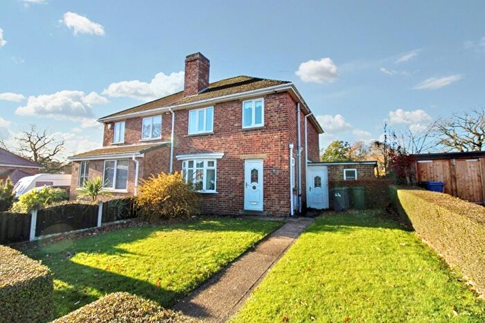 3 Bedroom Semi Detached House For Sale In Manor Park, Silkstone, Barnsley, S75